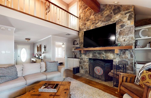 Valley Mills Maison | Scenic 30-acre retreat with pool, hot tub, batting cage, Ping-Pong, & basketball