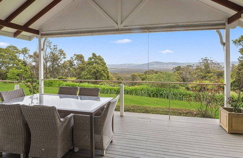 Knights Hill Maison | Scenic 4-Bed Hilltop Getaway with Stunning Views