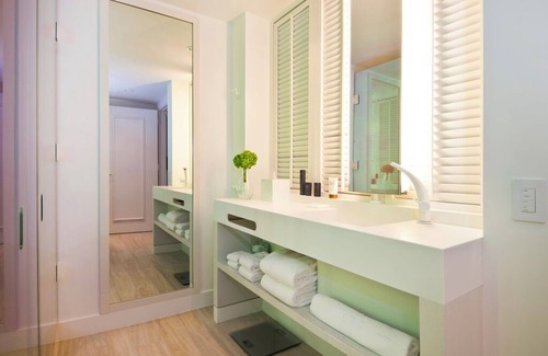 Nassau Hôtel | Scenic Afternoon on the Beach | Your Perfect Retreat in Cable Beach