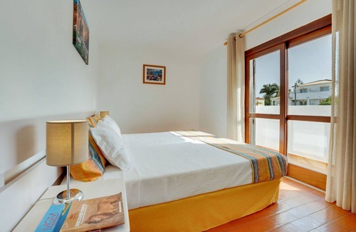 Albufeira Hôtel | Scenic Albufeira Getaway Near the Coast and Buzzing Nightlife Scene