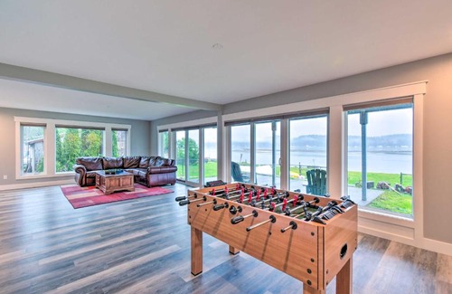 Allyn Maison | Scenic and Spacious Getaway on North Bay with Deck!