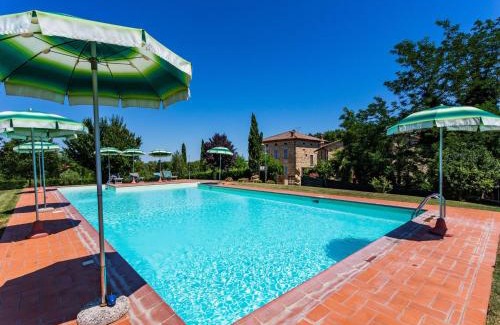 Casole d'Elsa Appartement | Scenic Apartment in Casole d'Elsa with Pool