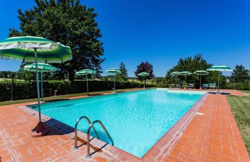 Casole d'Elsa Appartement | Scenic Apartment in Casole d'Elsa with Pool