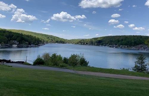 Harveys Lake Maison | Scenic cabin w/ lakeview & swim