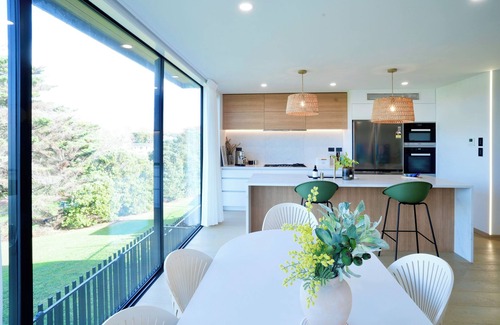 Northcote Maison | Scenic City Views close to Auckland CBD!