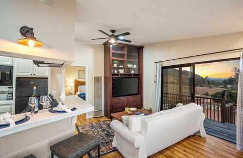 Rainbow CDP Maison | Scenic Deck w/ Sunset Views & Dining Near Temecula Wineries | Estrada Ranch