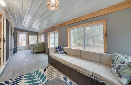 Oscoda Maison | Scenic Evans Hideaway Steps to Lake Huron!