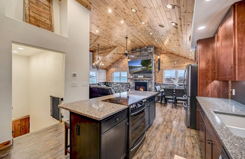 Catawissa Maison | Scenic mountain home overlooking the Susquehanna river with pool and hot tub