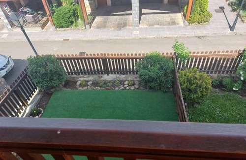Villanua Maison | Maison de montagne en pierre avec jardin, 3 chambres + grenier, salon, cuisine équipée, draps et serviettes inclus