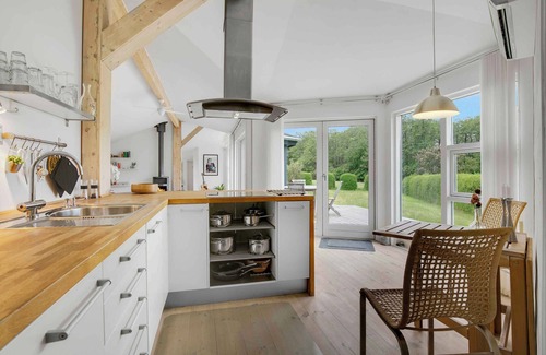 Kirke Hyllinge Maison | Scenic summer house near quiet lapping waves