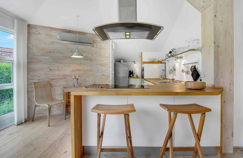Kirke Hyllinge Maison | Scenic summer house near quiet lapping waves