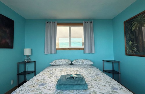 Naalehu Autre | Scenic view of the ocean