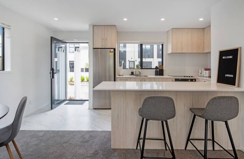 Trentham Maison | Scenic Views from our 2-BR Trentham Hideaway