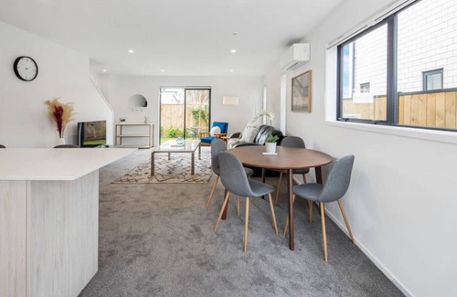 Trentham Maison | Scenic Views from our 2-BR Trentham Hideaway