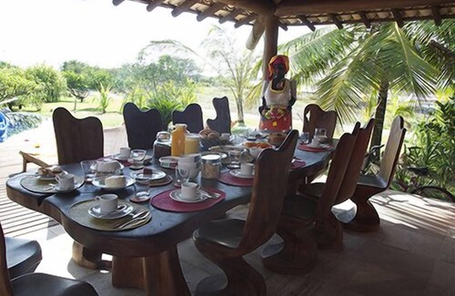 Sauipe Villa | Scenic Waterfront Villa - Piscine à débordement et paysage tropical