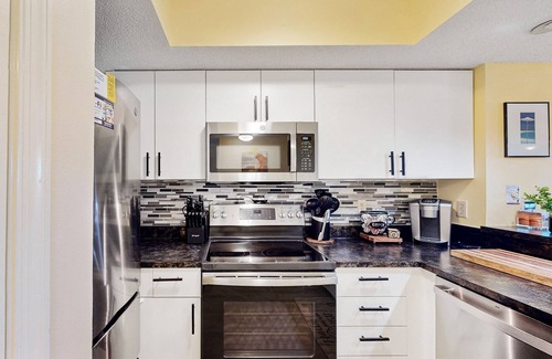 Avon Copropriété | Scenic Waterfront Condo – Dock + Pet Friendly