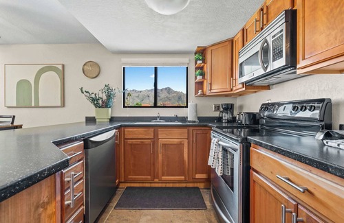 Tucson Maison | Scenic1BR | Mountain Views, Pool, Spa & Pickleball