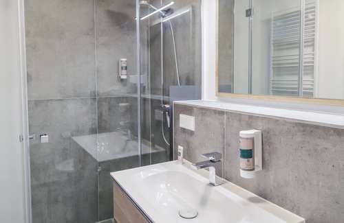 Friedrichshain Appartement | Schöne 3-Zimmerwohnung mit Lift im 1.OG für Familien und Gruppen
