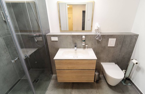 Friedrichshain Appartement | Schöne 3-Zimmerwohnung mit Lift im 1.OG für Familien und Gruppen