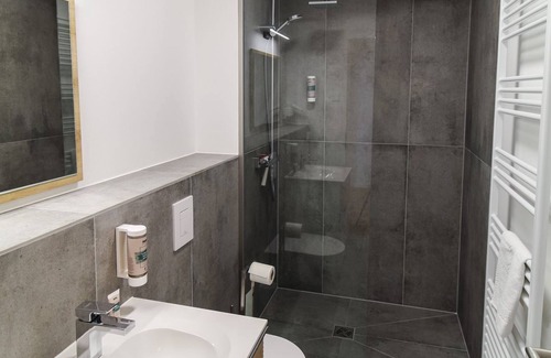 Friedrichshain Appartement | Schöne 3-Zimmerwohnung mit Lift im 1.OG für Familien und Gruppen