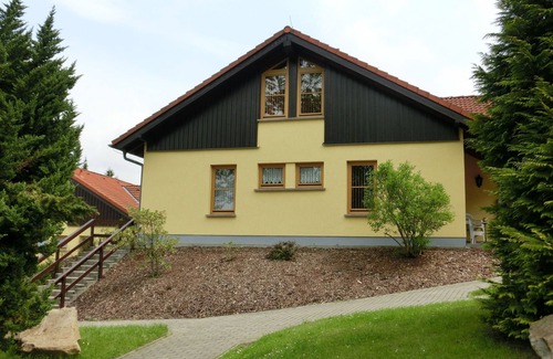 Neuscheidenbach Maison | Schöne Doppelhaushälfte mit Terrasse à Schirgiswalde