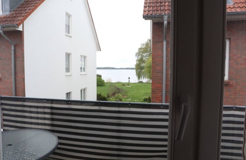 Muritz Appartement | Schöne Ferienwohnung mit Sonnenbalkon am Müritzufer