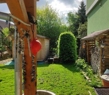 Großeutersdorf Appartement | Schöne gemütliche Ferienwohnung am Saaleradweg
