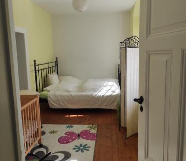 Großeutersdorf Appartement | Schöne gemütliche Ferienwohnung am Saaleradweg
