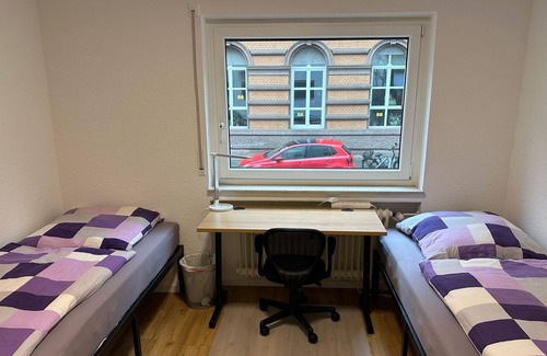 Weststadt Appartement | Schöne, Große und Tolle Wohnung mit Balkon in Toplage - Appartement mit 3,5 Zimmern
