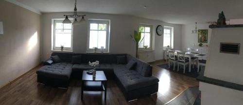 Nordliche Muhlenvorstadt Appartement | Schöne Große Wohnung, Terrasse, Kamin, Parkplatz, 2 Schlafzimmer