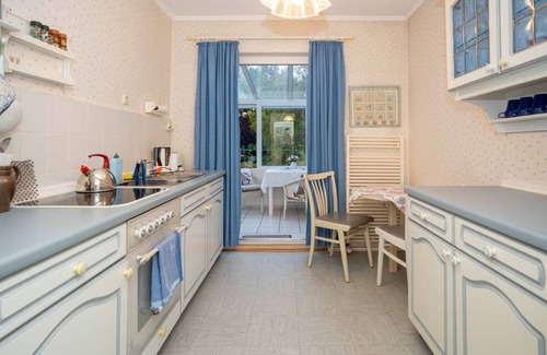 Osterholz Appartement | Schöne, Helle Wohnung im Landhausstil mit Wintergarten und Gartennutzung