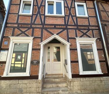 Helbedundorf Appartement | Schöne kleine Einraumwohnung mit Küche und Kamin in Holzthaleben