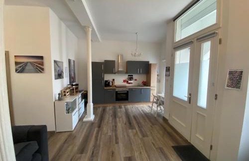 Helbedundorf Appartement | Schöne kleine Einraumwohnung mit Küche und Kamin in Holzthaleben