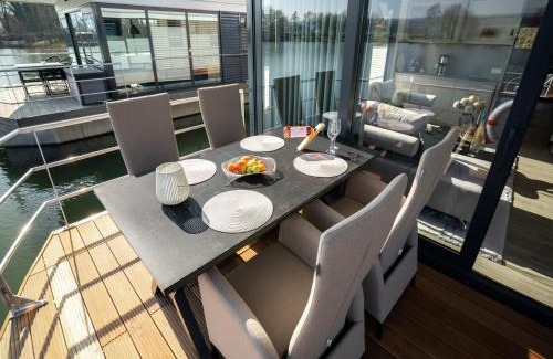 Godelheim Location De Bateaux | Schönes Hausboot in Höxter