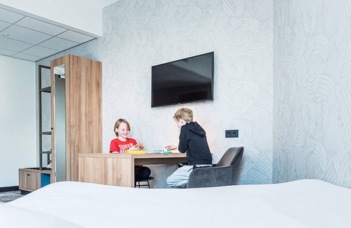 Scheveningen Badplaats Hôtel | Scheveningen Seaside getaway | Walk to beach, Pier & great local dining