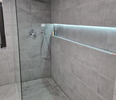 Holzheim Appartement | Schicke Gästewohnung Düsseldorf Neuss Köln