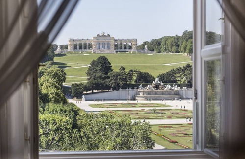 Schonbrunn Appartement | Schloß Schönbrunn Grand Suite