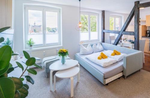 Schwerin Appartement | Schlosskönig - Modernes & zentrales Apartment mit Balkon und Arbeitsplatz