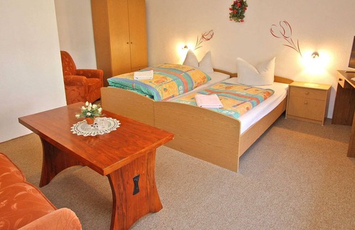 Malchin Appartement | Schw 1051 - Zimmer 1 - Gästezimmer Malchin Schw 1050