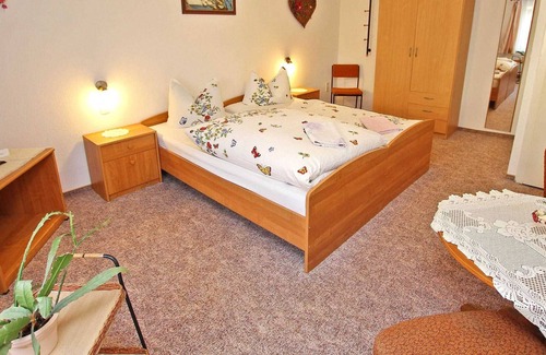 Malchin Appartement | Schw 1052 - Zimmer2 - Gästezimmer Malchin Schw 1050