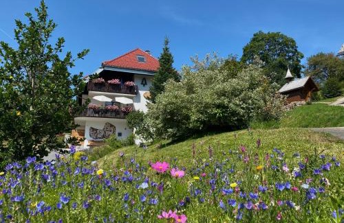 Neuglashutten Appartement | Schwarzwald-Hotel Kraeutle