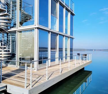 Geierswalde Appartement | schwimmende Ferienwohnung Sundowner