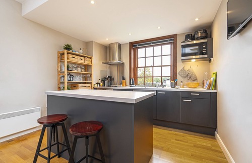 West Hill Appartement | Peaceful Putney apartment by UnderTheDoormat