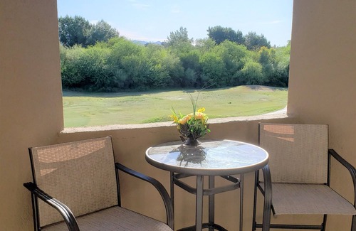 Paradise Valley Village Copropriété | Scottsdale, AZ - Contemporary condo in the Prime Location of Paradise Valley!