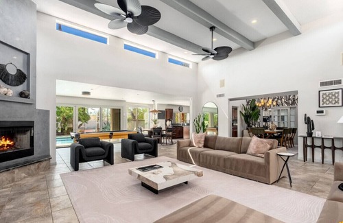 Central Scottsdale Villa | Villa with It ALL! SportsCourt+Putting Green+Heated Pool+Spa+Chef+Tiki Hut