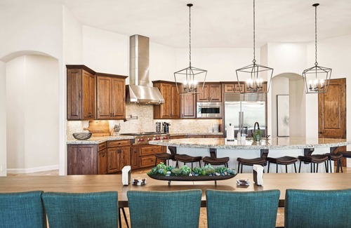 Rio Verde Foothills Maison | Luxury 8BR | 8BA | Sleeps 40 | Heated Pool, Pickleball, Sauna & Rooftop