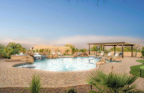 Rio Verde Foothills Maison | Luxury 8BR | 8BA | Sleeps 40 | Heated Pool, Pickleball, Sauna & Rooftop