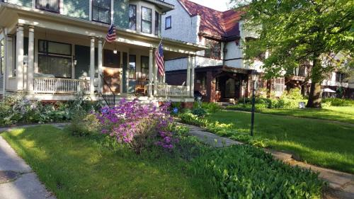 Downtown Toledo Maison | Scottwood Inn