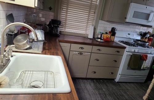 Downtown Toledo Maison | Scottwood Inn