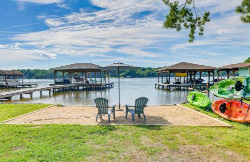 Bumpass Maison | Screened Deck and Dock Waterfront Lake Anna Home!